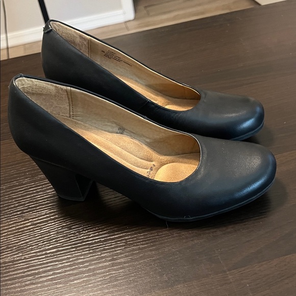 Sofft Black Leather Comfort Round Toe Heels Pumps 8M - Picture 7 of 8
